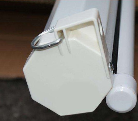 AutoLock Projector Screen4